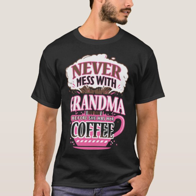 T-shirt Never mess with GRANDMA befoe she has her coffee b (Devant)
