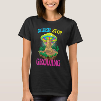 T-shirt Never Stop Growing  Women Magic Psilocybin Mushroo