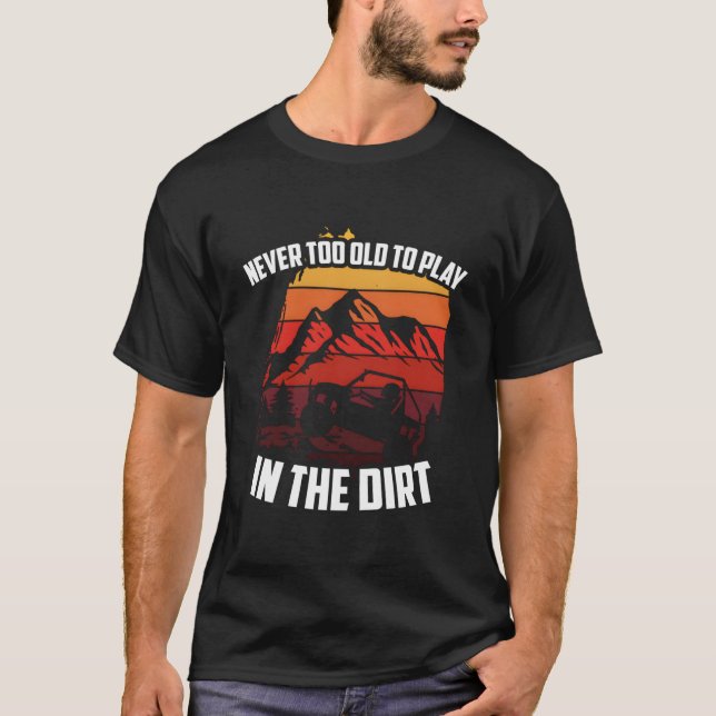 T-shirt Never Too Old To Play In The Dirt Off-Road Sxs Utv (Devant)
