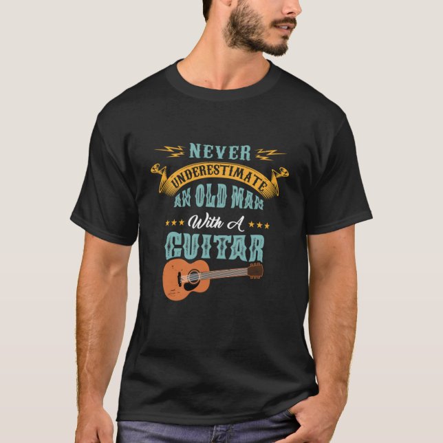 T-shirt Never Underestimate (Devant)