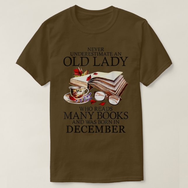 T-shirt Never Underestimate A December Lady Who Reads Many (Design devant)