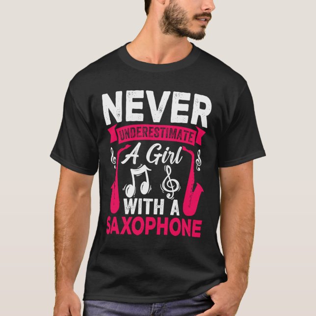 T-shirt Never Underestimate a Girl with a Saxophone Saxaph (Devant)