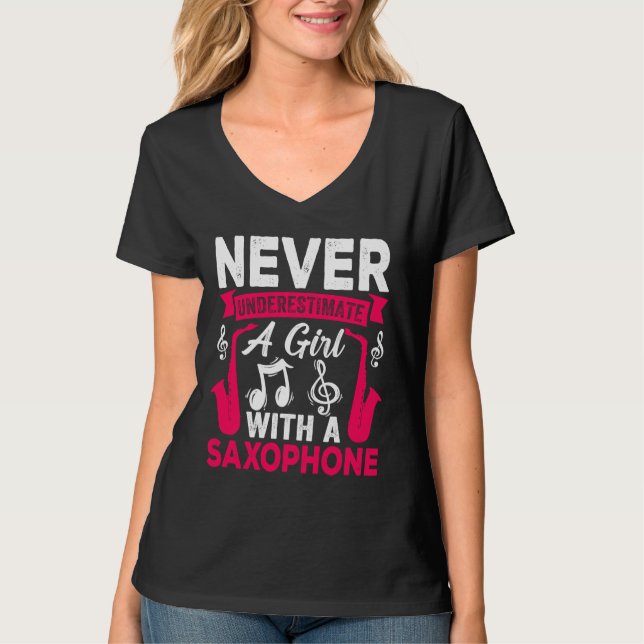 T-shirt Never Underestimate a Girl with a Saxophone Saxaph (Devant)