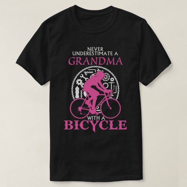 T-shirt Never Underestimate A Grandma  With A Bicycle   Bi (Design devant)