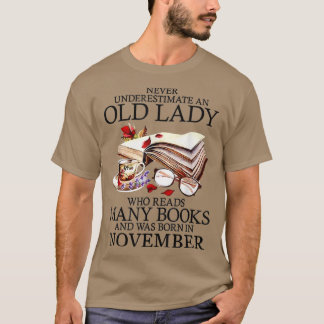 T-shirt Never Underestimate A novembre Lady Who Reads Many