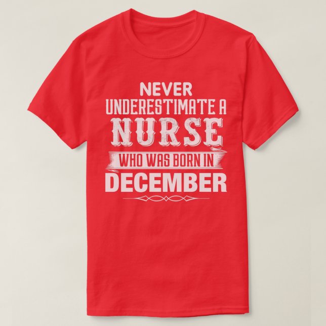 T-shirt Never Underestimate A NURSE Who Was Born In Decemb (Design devant)