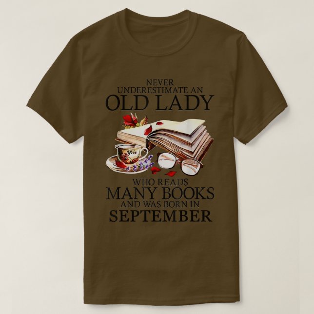 T-shirt Never Underestimate A septembre Lady Who Reads Man (Design devant)