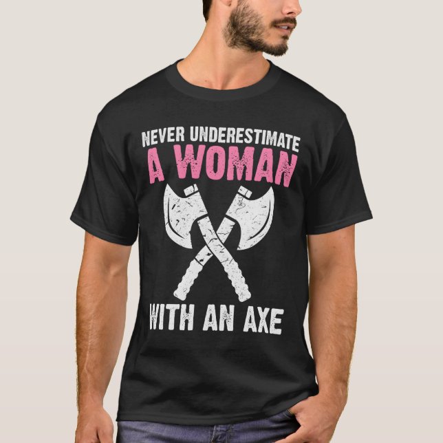 T-shirt Never Underestimate A With An Axe Throwing (Devant)