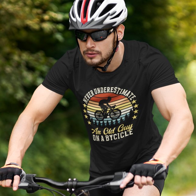 T-shirt Never Underestimate an old guy on a Bicycle Fun (Créateur téléchargé)
