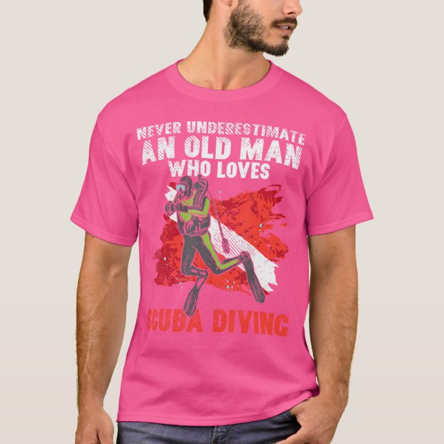 T-shirt Never Underestimate An Old Man Loves Scuba Div (Devant)