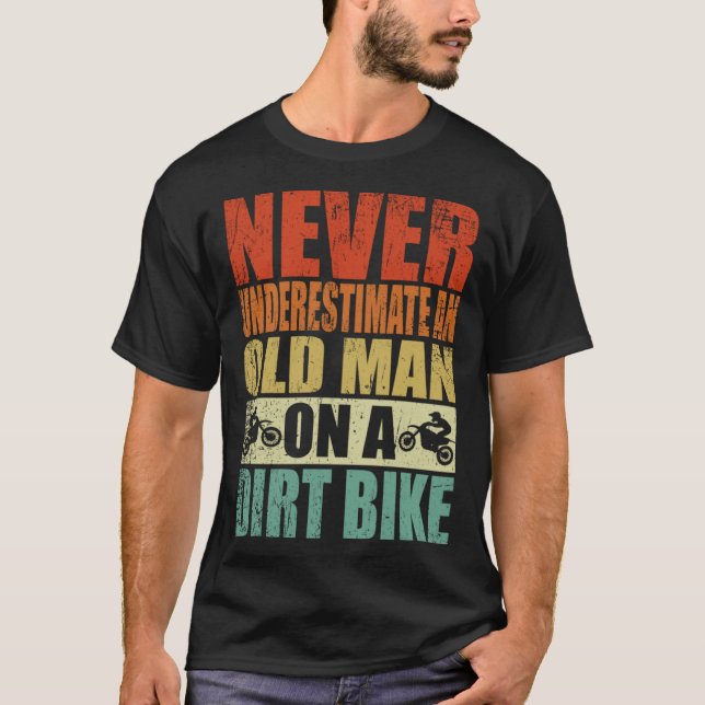 T-shirt Never Underestimate An Old Man On A Dirt Bike Reti (Devant)