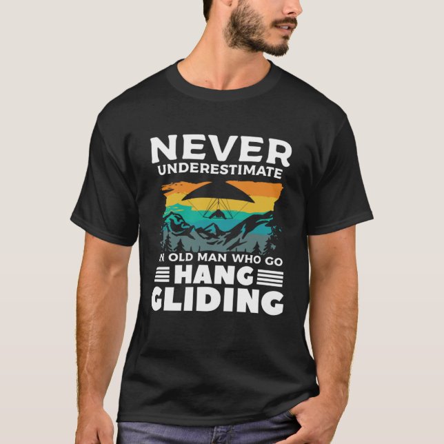 T-shirt Never Underestimate An Old Man Who Go Hang Gliding (Devant)