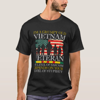 T-shirt Never Underestimate An Old Man Who Is