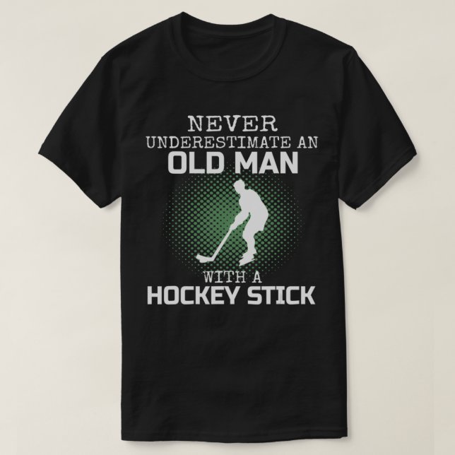T-shirt Never Underestimate An Old Man With A Hockey Stick (Design devant)