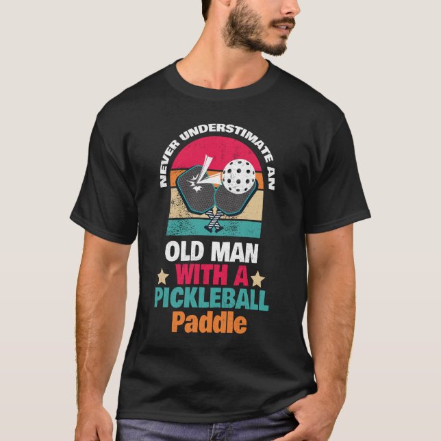 T-shirt Never Underestimate An Old Man With a Pickleball  (Devant)