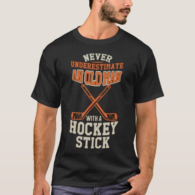 T-shirt Never Underestimate An Old Man With A Stick Old Ma (Devant)