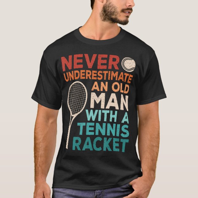 T-shirt Never Underestimate An Old Man With A Tennis Racke (Devant)