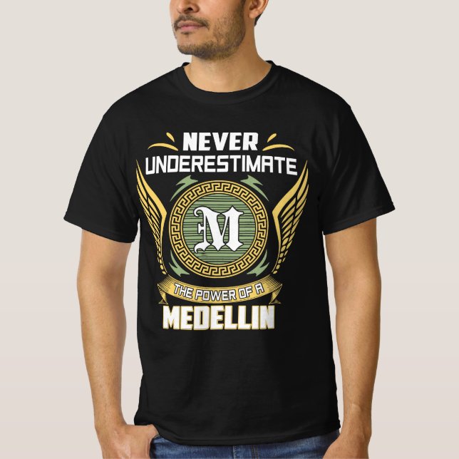 T-shirt Never Underestimate The Power Of A Medellin (Devant)