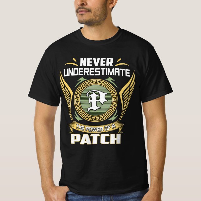 T-shirt Never Underestimate The Power Of A Patch (Devant)