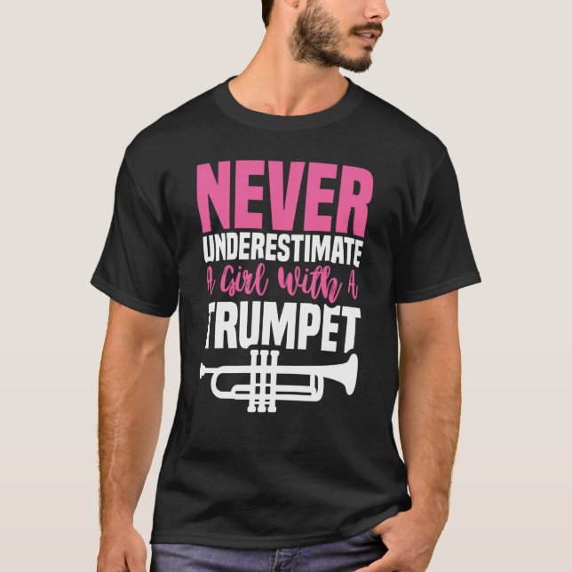 T-shirt Never Underestimate Trumpet Girl Trumpet Mute (Devant)