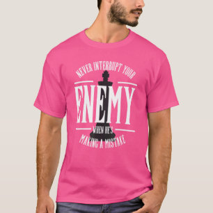 T-shirt N'Interrompez Jamais Votre Ennemi Qui Fait Un Éche