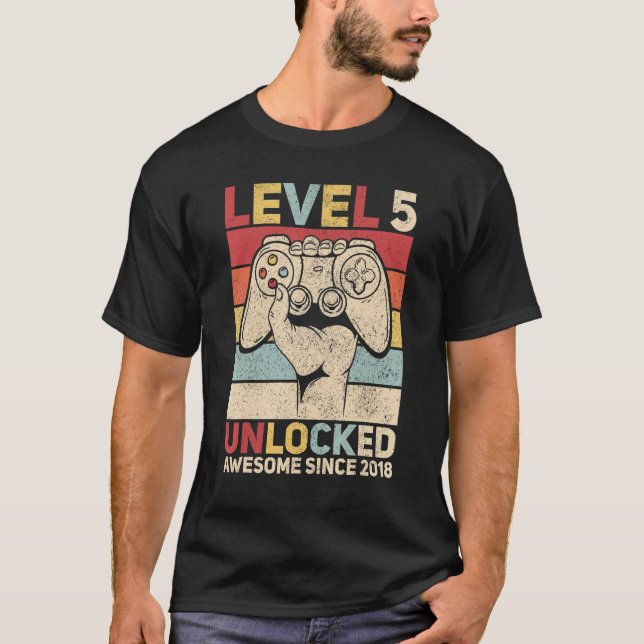 T-shirt Niveau 5 Déverrouillé Awesome depuis 2018 5 Ans 5t (Devant)