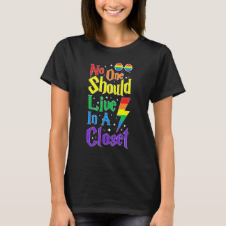 T-shirt No One Should Live In A Closet Lgbt Q Gay Pride Pr