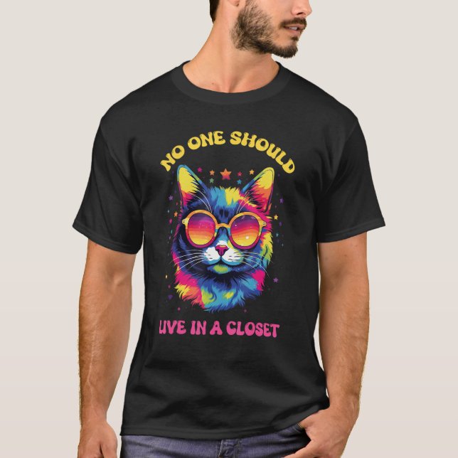 T-shirt No One Should Live In A Closet LGBTQ Gay Pride Cat (Devant)