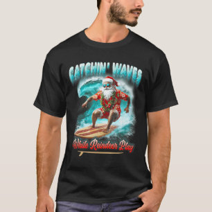 T-shirt Noël en Juillet Surfant Santa Attrapant des Vagues