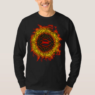 T-shirt Noeud celtique dans la chemise de flammes