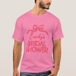 T-shirt Noeud papillon fantaisiste coquette mariage<br><div class="desc">Conception de t-shirt assortie pour la décoration de fête de mariage avec noeud papillon fantaisiste coquette élégant style moderne boho écriture manuscrite. Collection contemporaine rouge et rose.</div>