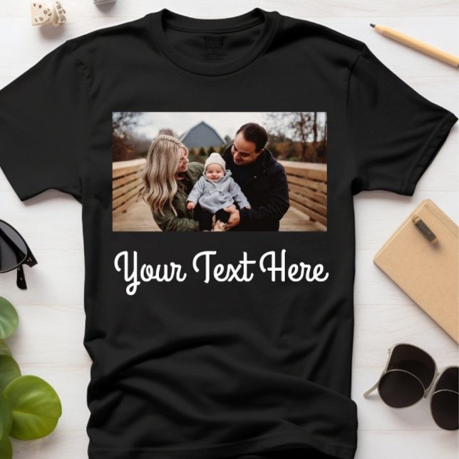 T-shirt noir avec texte de script pour photo de fa (Créateur téléchargé)