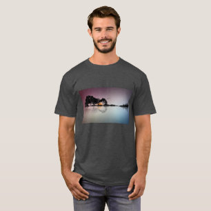 T-shirt noir de gris de réflexion de l'eau de