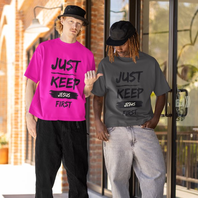 T-shirt Noir Gardez Jésus en premier (Créateur téléchargé)