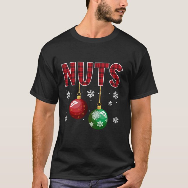 T-shirt Noix de poitrine marquant les châtaignes drôle Cou (Devant)