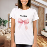 T-shirt Nom à ruban rose<br><div class="desc">Pour un t-shirt léger. Décoré d'un ruban rose. Personnalisez et ajoutez votre nom. Texte noir.</div>