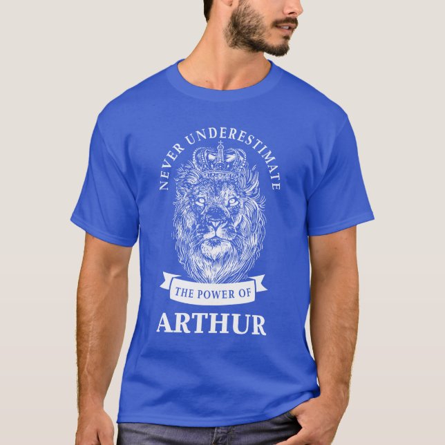 T-shirt Nom de cadeau d'Arthur Lion drôle (Devant)