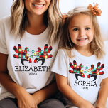 T-shirt Nom de l'éclairage de l'ailette de rennes de plaid<br><div class="desc">Nom et design de texte personnalisables avec des bois de rennes motifs de buffle rustique mignon avec des lumières de Noël. Ce design fonctionnerait très bien pour créer des t-shirts familiaux pour les fêtes de Noël.</div>