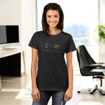 T-shirt Nom de monogramme minimaliste en or noir classique<br><div class="desc">Élevez votre style avec notre Monogram Black Gold Modern Minimalist Elegant T-Shirt. Cette armoire indispensable allie élégance classique et minimalisme contemporain, ce qui en fait un complément polyvalent et élégant à votre collection. Conçu avec une attention minutieuse aux détails, ce T-shirt est plus qu'un vêtement, c'est une déclaration personnalisée. Le...</div>