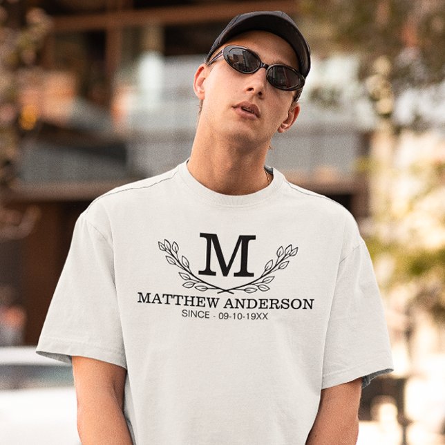 T-shirt Nom noir et blanc personnalisé Monogramme Age (Créateur téléchargé)