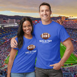 T-shirt Nom, numéro, équipe de conception de football pers<br><div class="desc">Cette conception personnalisée de football comprend un football américain avec un numéro de maillot et une ou deux lignes de texte personnalisé - nom du joueur, nom de l'école, nom de l'équipe, etc. Parfait pour les amateurs de football, les jeunes, les joueurs de lycée ou de lycée. Montrez à votre...</div>