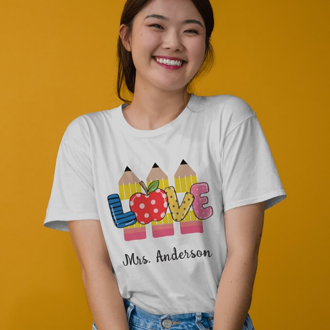 T-shirt Nom personnalisé Love Pencil Pré-Enseignant (Custom Name Love Pencil PreSchool Teacher T-Shirt)