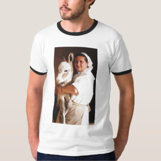 T-shirt Nonne tenant sa chemise d'âne