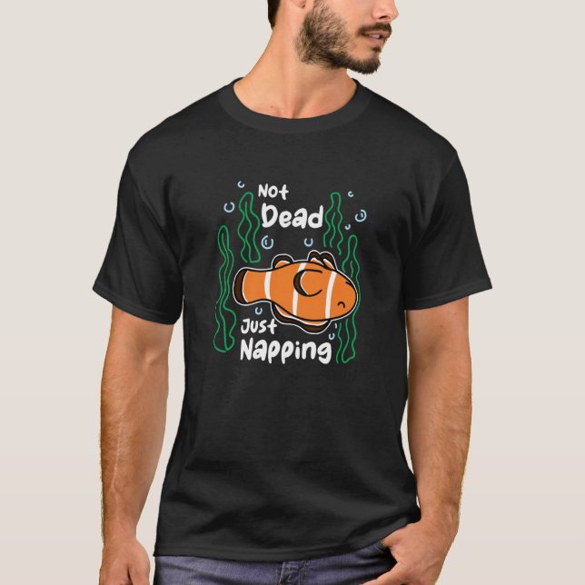 T-shirt Not Dead Just Napping Aquarist Fish Keeper Clown F (Devant)