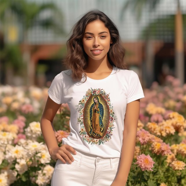 T-shirt Notre-Dame de Guadalupe Virgen de Guadalupe (Our Lady of Guadalupe, Virgen de Guadalupe vintage image of Mary with watercolor roses.)