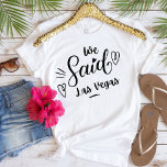 T-shirt Nous Avons Dit Las Vegas Funny Bachelorette Blanch<br><div class="desc">Un design moderne pour la fête de mariage ou pour une bachelorette s'évader. Les mots tourbillonnant" Nous avons dit Las Vegas" sur un tee blanc,  a un coeur et est sûr d'être remarqué. Bachelorette Destination... Las Vegas. Peut être porté pour le dîner de répétition,  et avec votre mariage.</div>