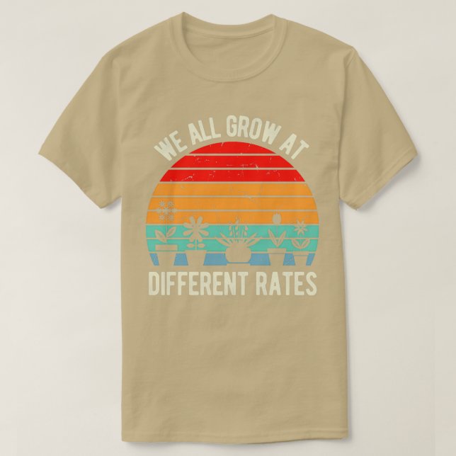 T-shirt Nous Croissons Tous À Différents Taux Drôle Citati (Design devant)