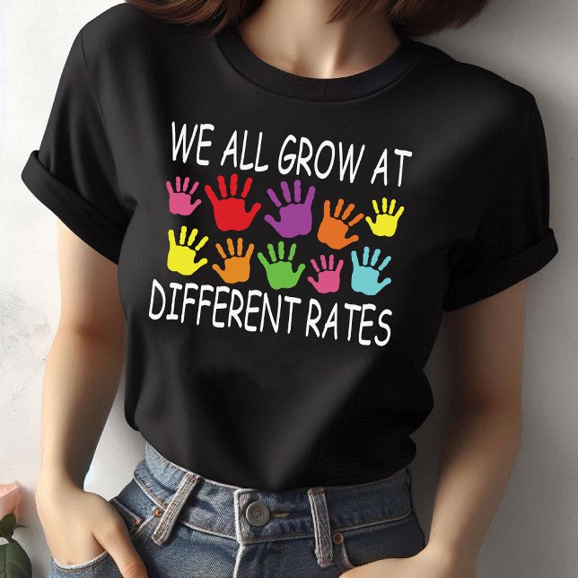 T-shirt Nous grandissons tous à des taux différents, meill (We All Grow at Different Rates, Best Teacher T-Shirt)