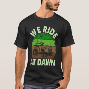 T-shirt Nous Marchons À Dawn Pelouse Mower Fermier Papa Tr