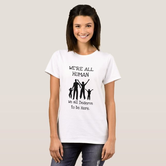 T-shirt Nous méritons tous d'être ici Chemise de l'Immigra (Devant entier)